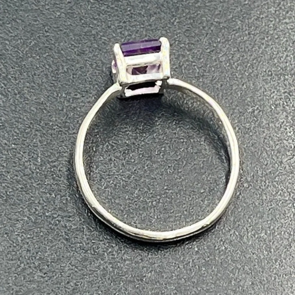Sterling Silver Natural Emerald Cut Purple Amethyst Solitaire Ring Size 8.25‎